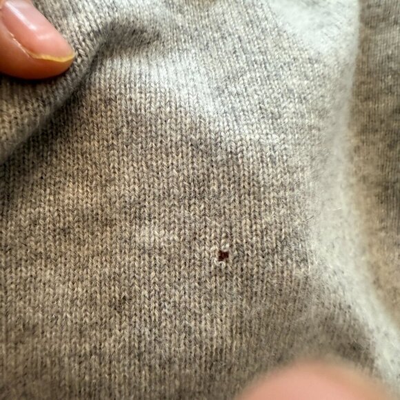 Cashmere V-neck sweater Size Large - Picture 11 of 12